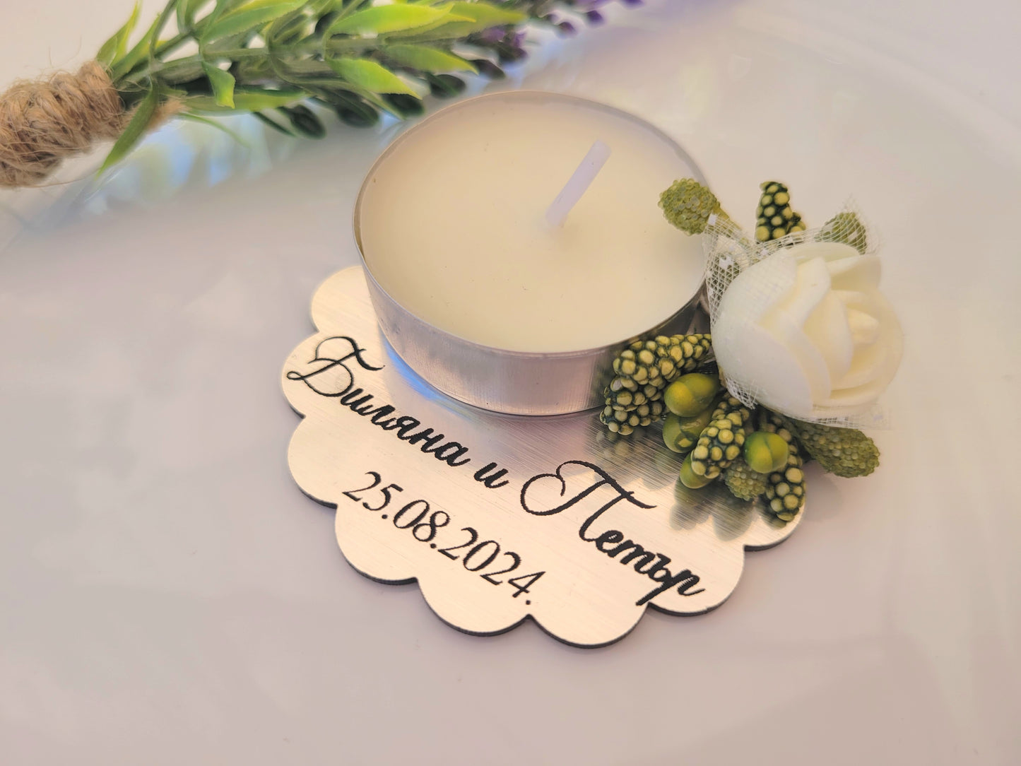 Сребърен Акрилен Подарък за Гости с Чаена Свещ – Персонализиран с Имена и Дата