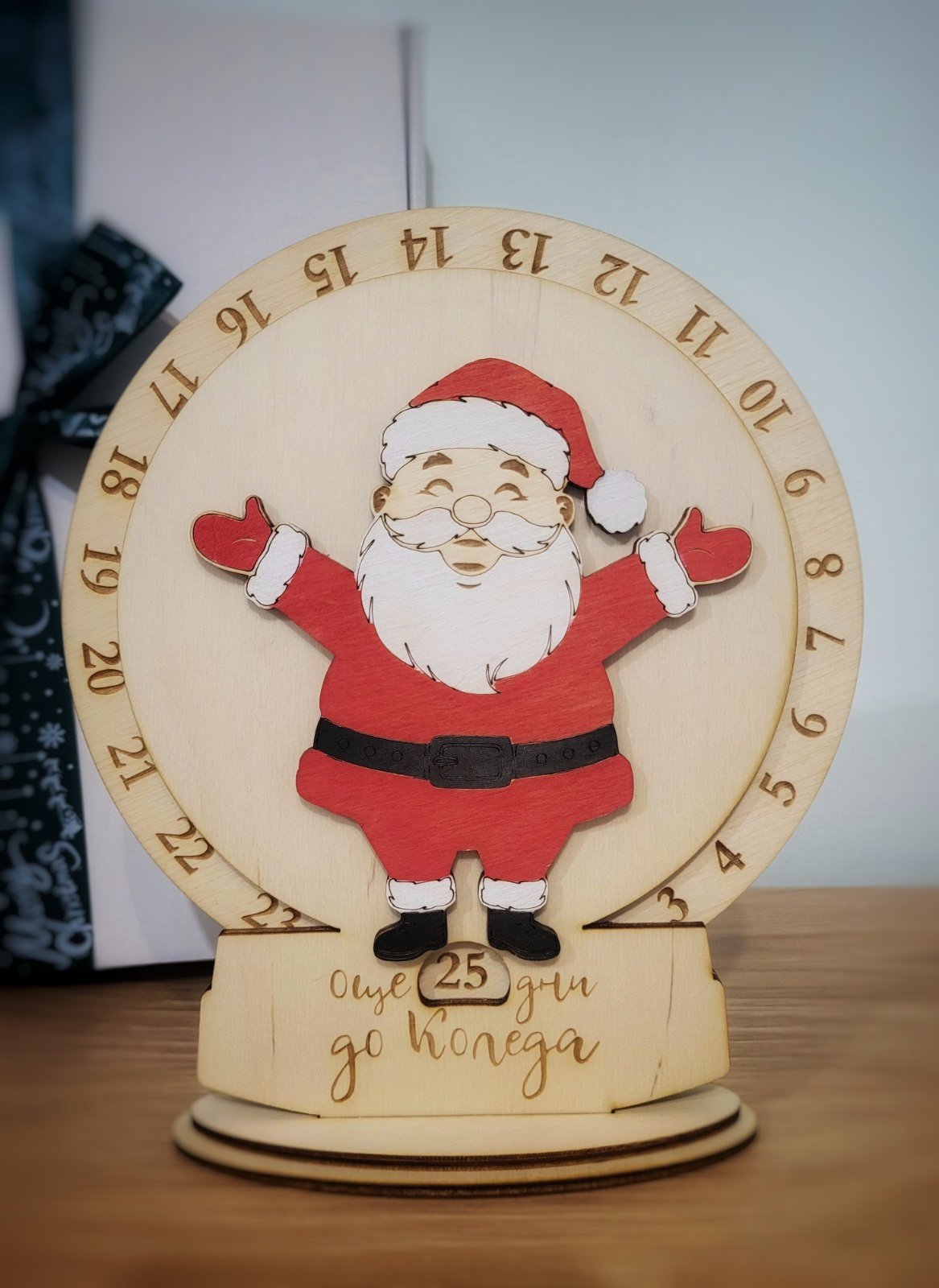 Коледен календар Дядо Коледа – дървена празнична декорация
