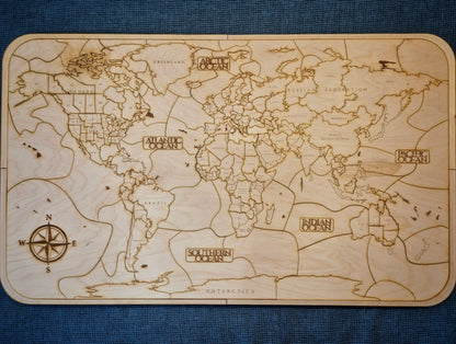 Дървен пъзел с карта на света 