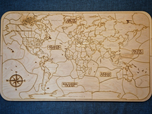 Дървен пъзел с карта на света 