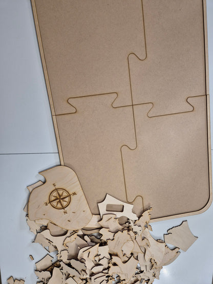 Дървен пъзел с карта на света 