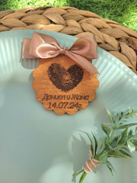 Дървен Подарък за Гости с Магнит – Персонализиран с Имена и Дата