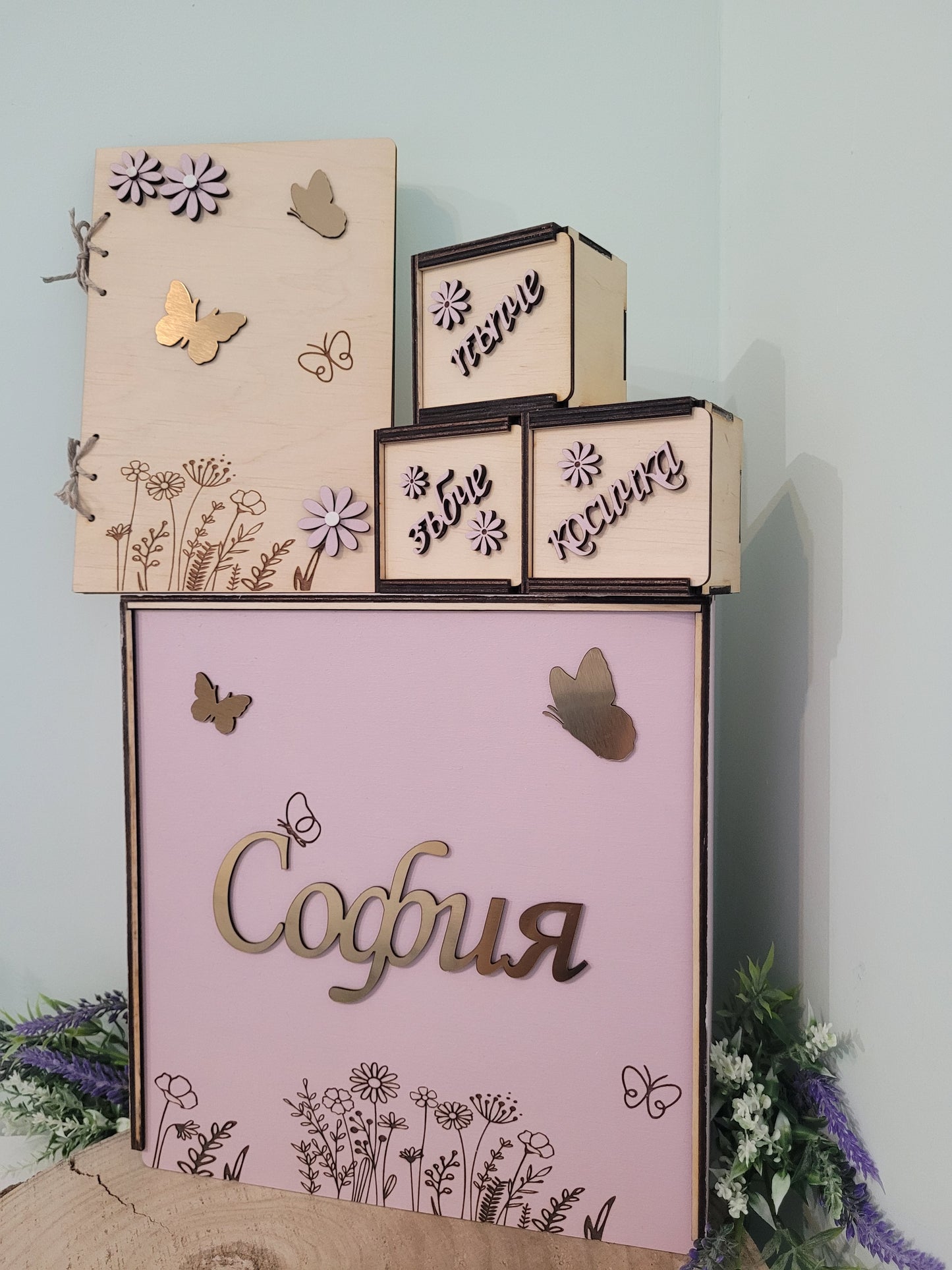 Бебешка Кутия за Спомени за Момиче – Персонализиран Дървен Подарък